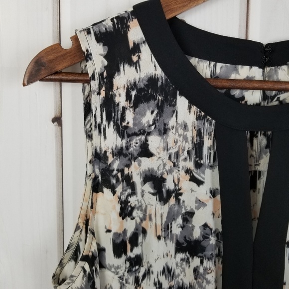 Sheer Sleeveless Blouse - Picture 4 of 8